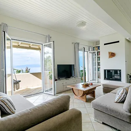 بيت للعطل Gialos House